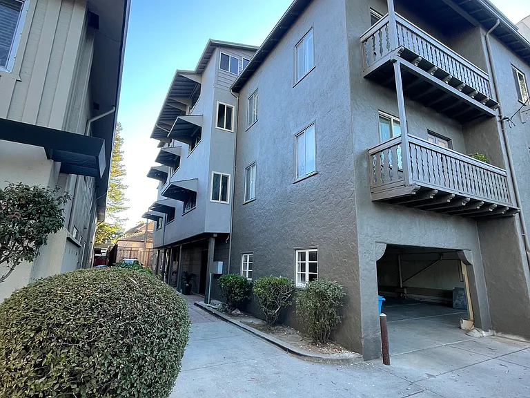 1017 El Camino Real #7 — Photo 3