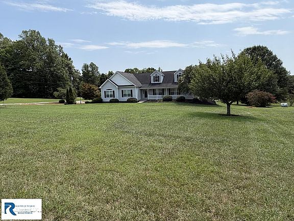 4th image of 140 Chris Dr