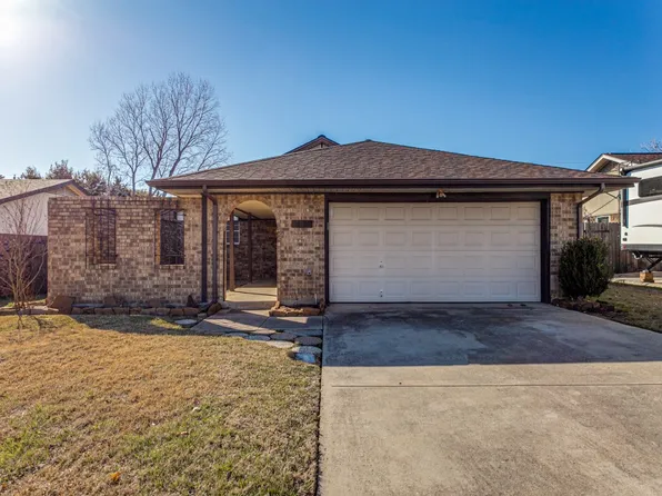 607 Parker Dr, Euless, TX 76039