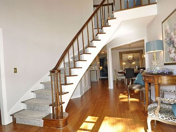 3rd image of 3111 Robinhood Ln