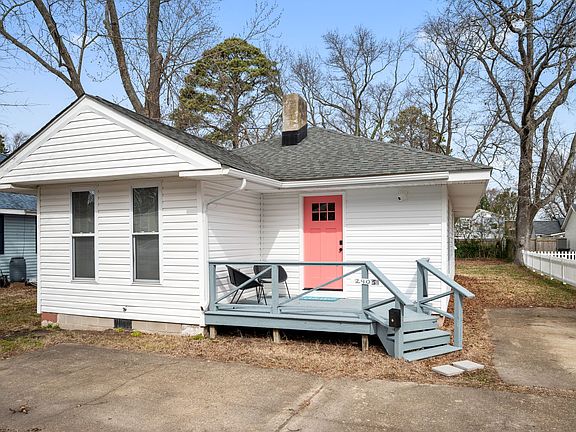 2nd image of 2403 E Pembroke Ave