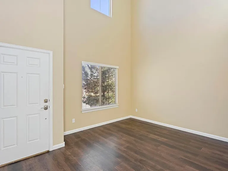 604 Loma Linda Loop NE — Photo 3