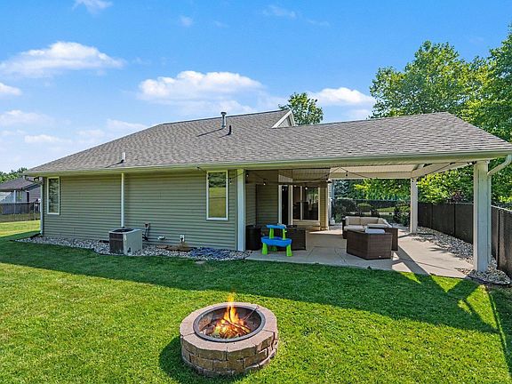 4th image of 59411 Peppermint Dr