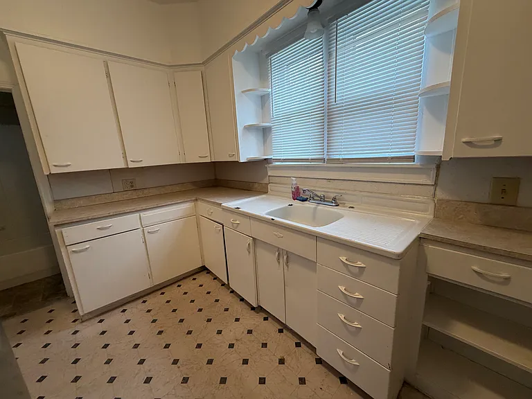 401 N Porter St #1 — Photo 3
