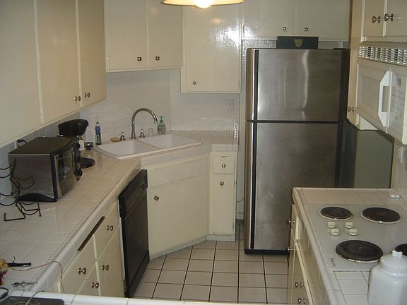3rd image of 1124 N La Cienega Blvd APT 208