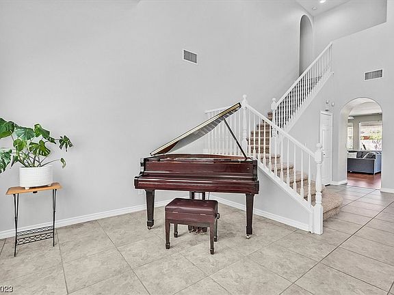 3rd image of 11760 Del Sur Ave
