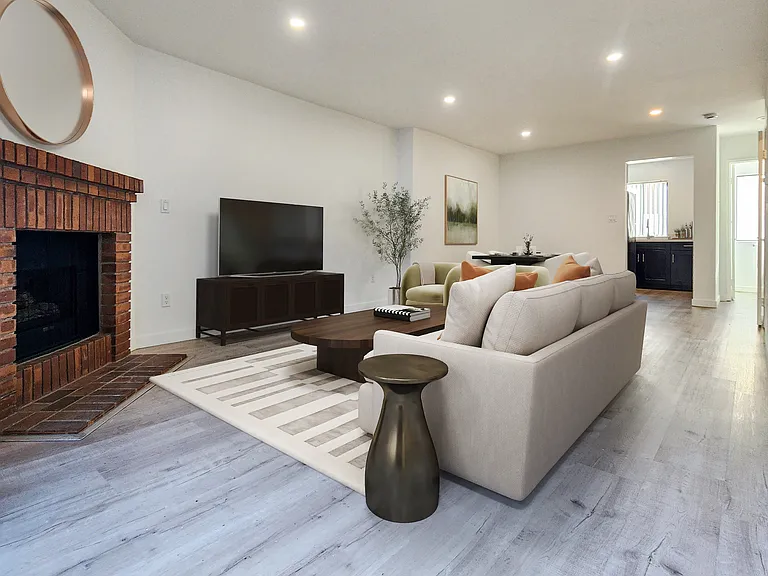 1532 Granville Ave #104 — Photo 7