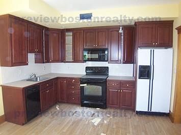 2nd image of 90 Browne St #T2