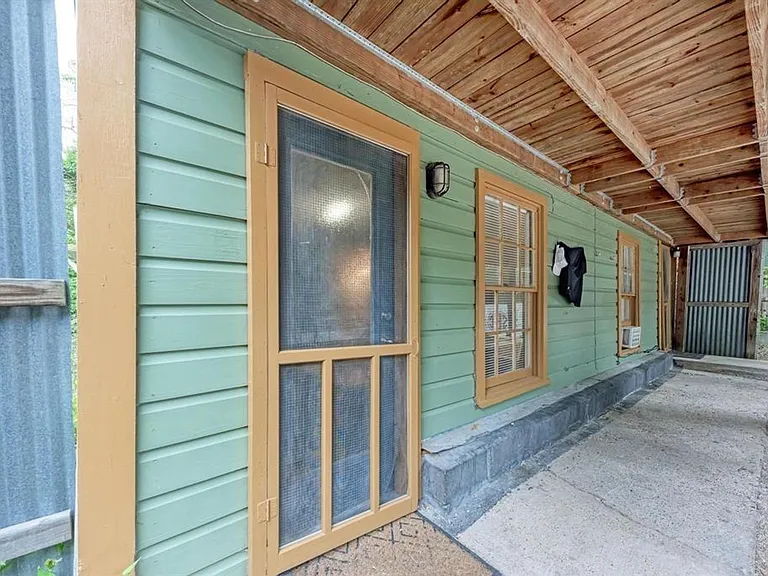 2834 Salado St — Photo 36