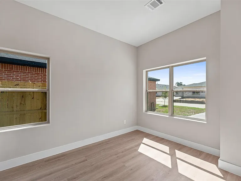 2618 Liguria Ln — Photo 10