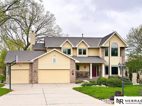 20102 Pearl Dr, Gretna, NE 68028