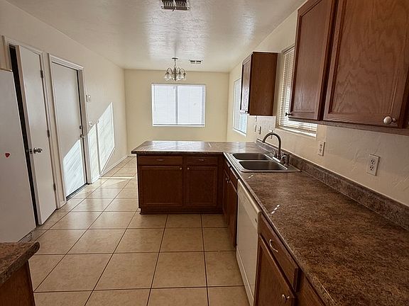 4th image of 1284 W Laporte Ln