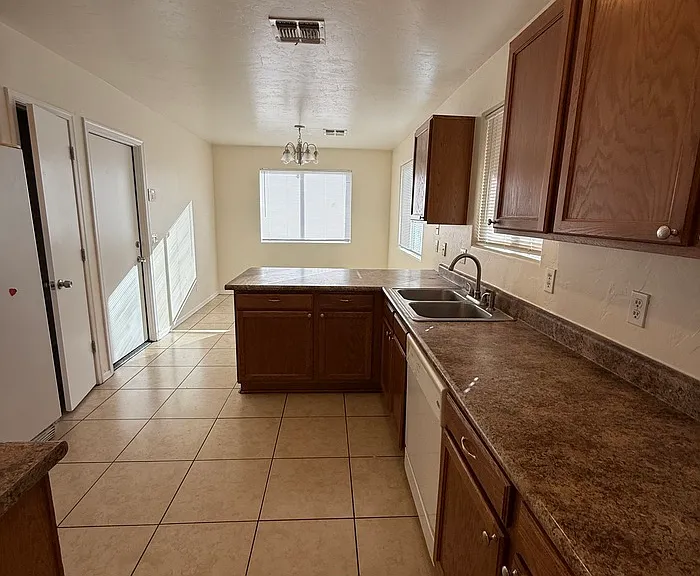 1284 W Laporte Ln — Photo 4