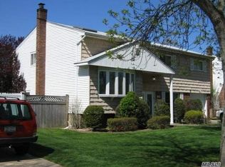 189 Bennett St, Oceanside, NY 11572