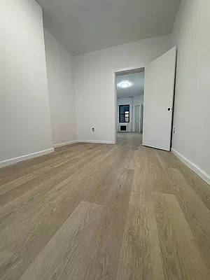 Rented by Halvatzis Realty | media 5