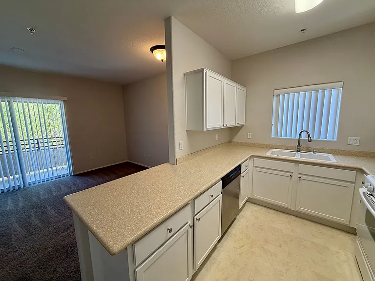 2291 W Horizon Ridge Pkwy #6231 — Photo 8