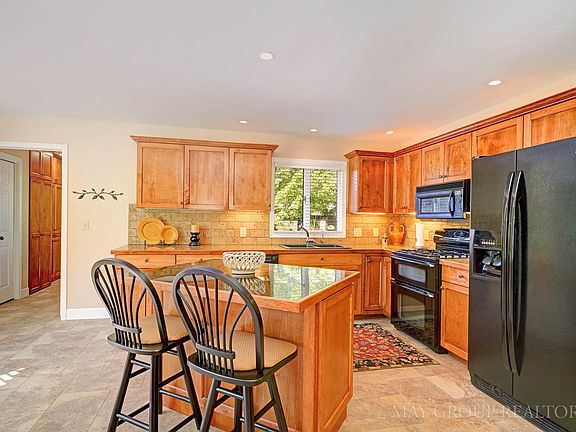 5th image of 3616 Charlevoix Dr SE