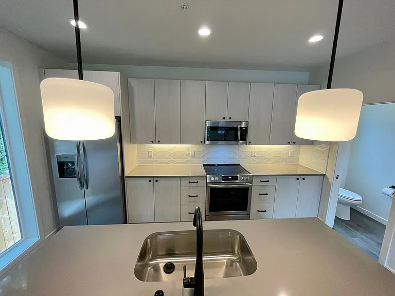 601 SE Spokane St #201 — Photo 11