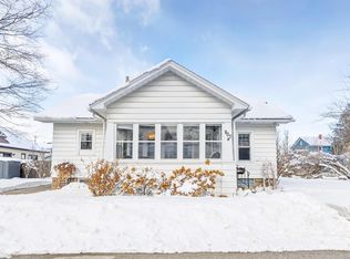 907 Allouez Pl, Green Bay, WI 54301