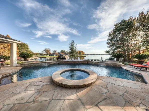 4 La Costa Dr, Montgomery, TX 77356