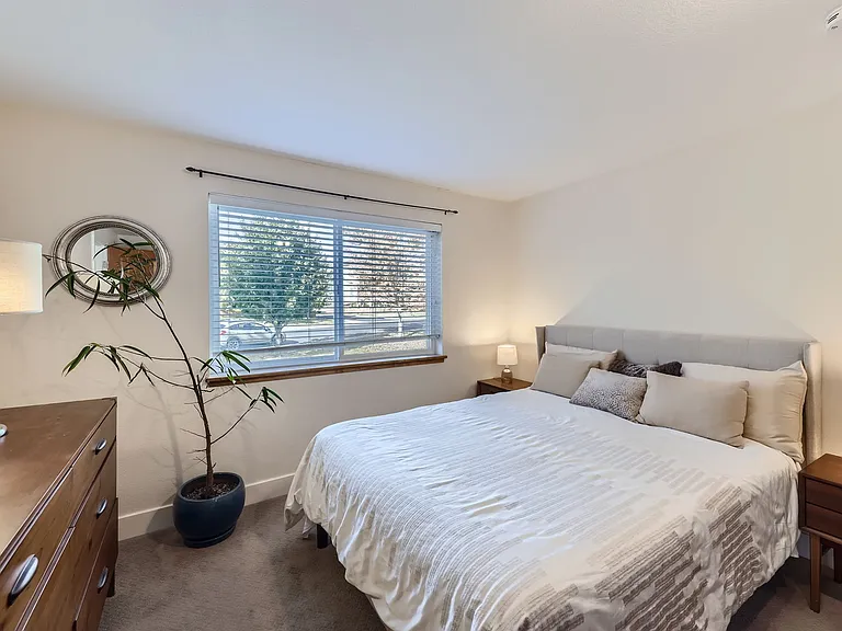 410 Owl Dr — Photo 6