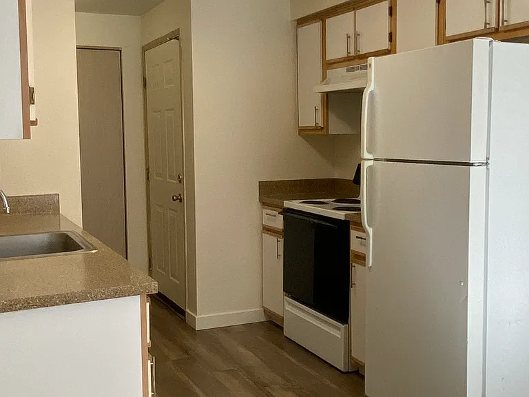 Canyon Ridge Apartments — Photo 12
