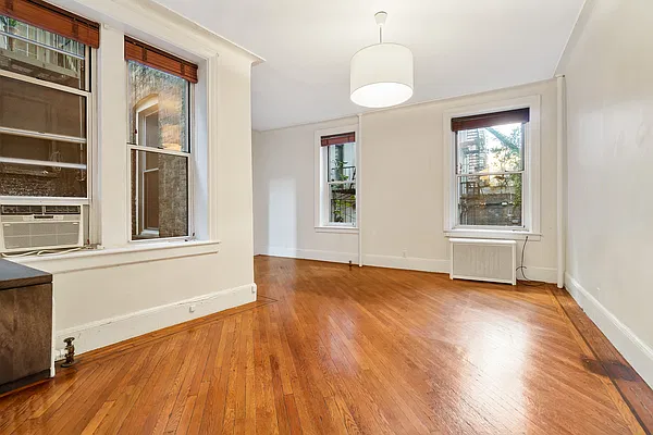 Rented by Avi Nash Associates | media 7
