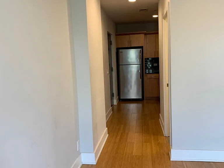 1047 W Madison St #201 — Photo 3