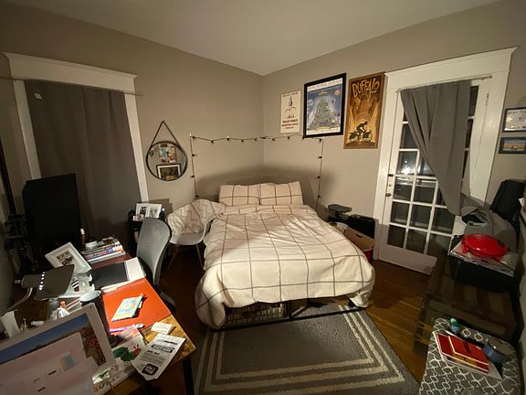 5th image of 130 Crestwood Ave #3