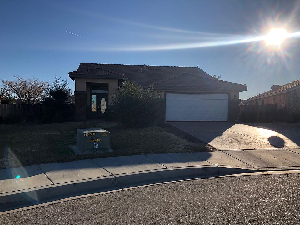 FRONT OF THE HOUSE