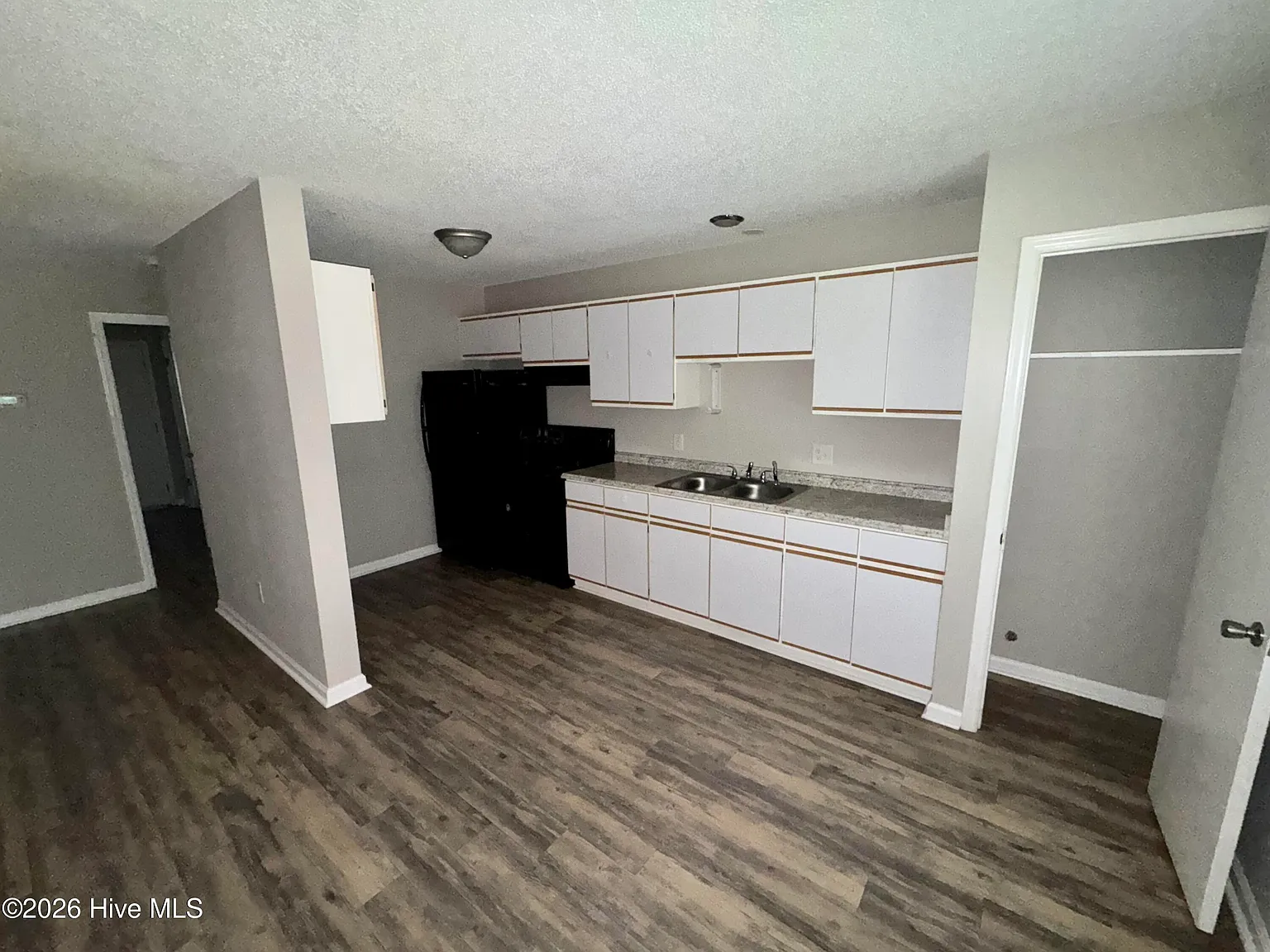 1 bed, 1.0 bath, $750 — Photo 2