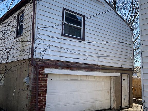 2nd image of 1031 Brown St #3