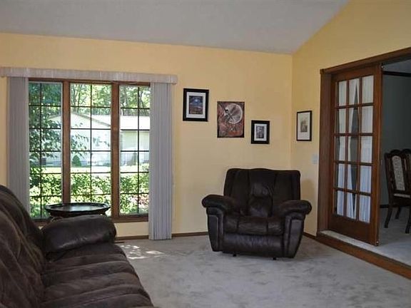 3rd image of 2424 Riverwood Dr