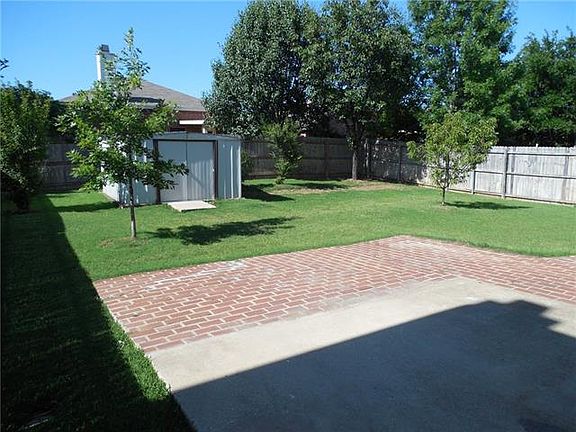 3rd image of 6105 Sun Ray Dr