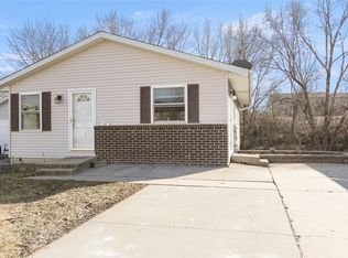 49 Brook Cir, Pella, IA 50219