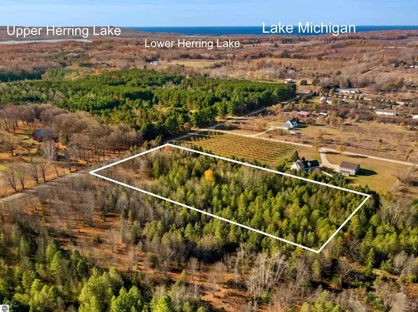 000 Sliverville, Frankfort, MI 49635