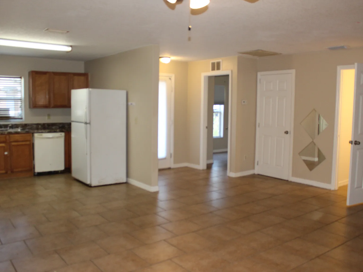 3 bed, 1140 sqft, $1,750 — Photo 1