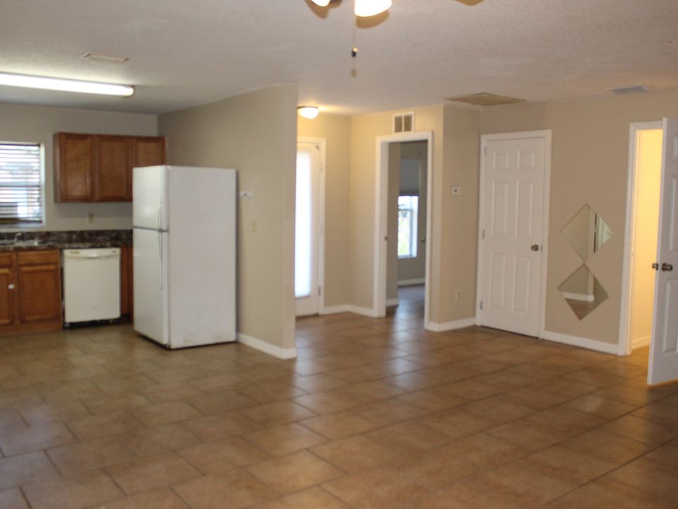 1st image of 610 Cassin Ave