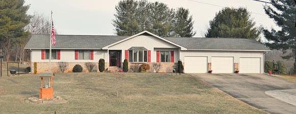 1st image of 445 Camelot Dr