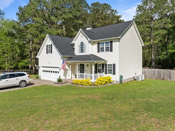 5th image of 215 Bishop Dr