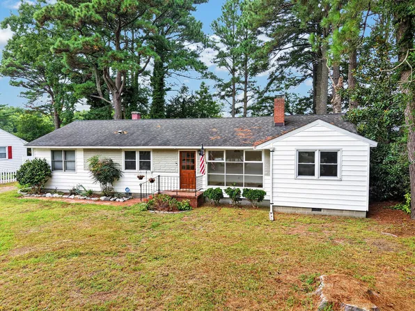10181 Pine Ave, Nassawadox, VA 23413