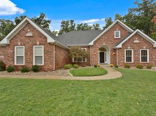 858 Arbor Chase Dr, Ballwin, MO 63021