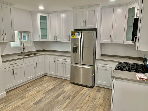 5th image of 7907 Vantage Ave