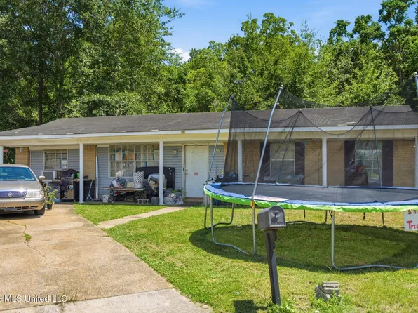 5218 Potomac Dr, Pascagoula, MS 39581
