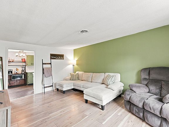 3rd image of 1718 E Macgregor Dr
