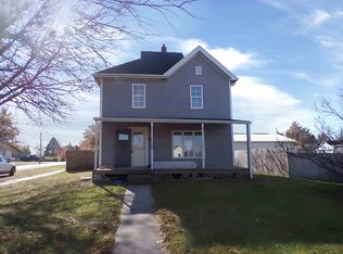 411 E Jayne St, Lone Tree, IA 52755