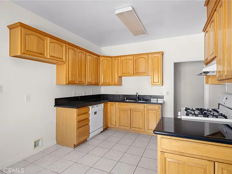 216-218 E Windsor Rd #3 — Photo 8