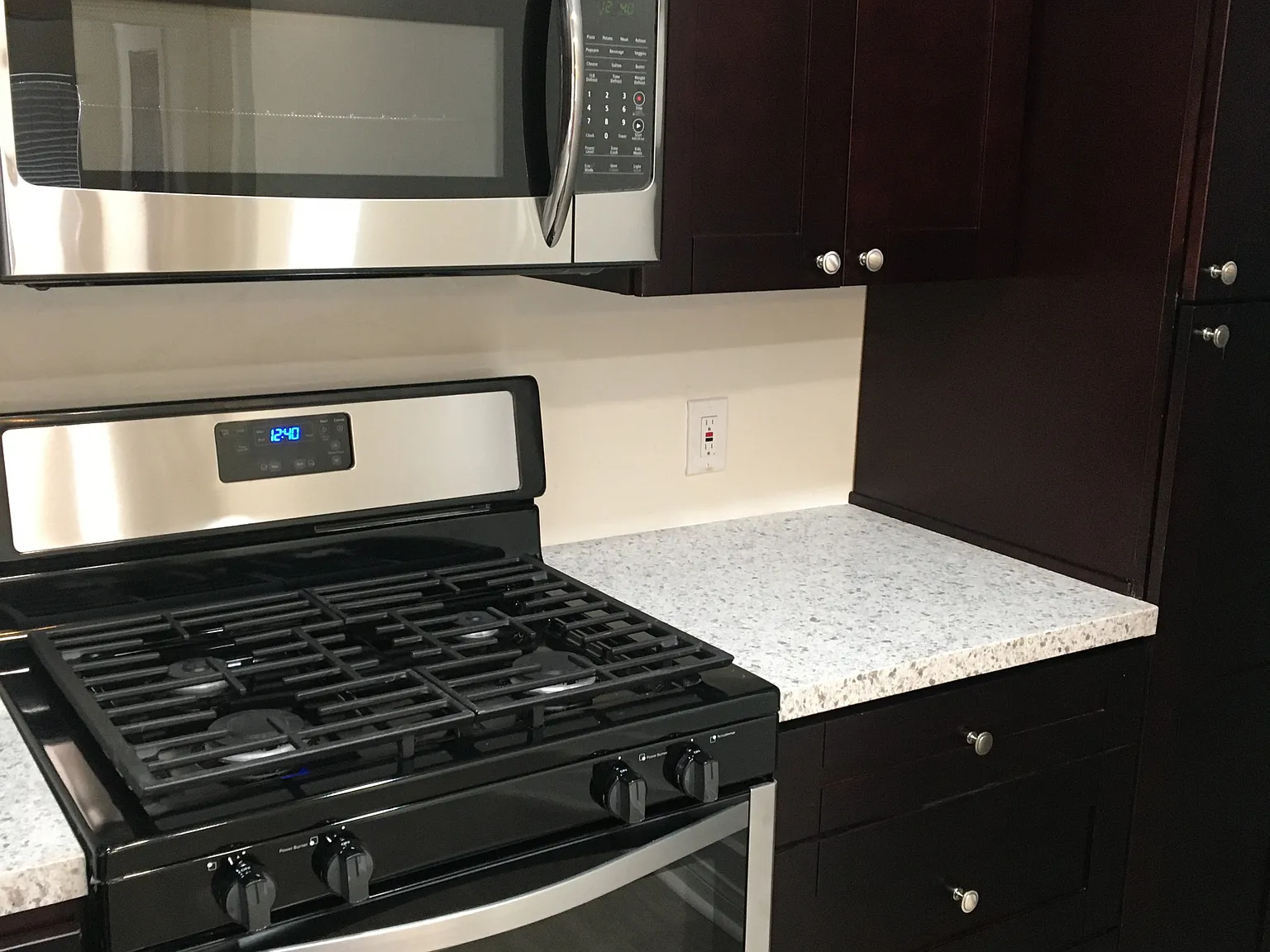 2 bed, 900 sqft, $3,500 — Photo 3