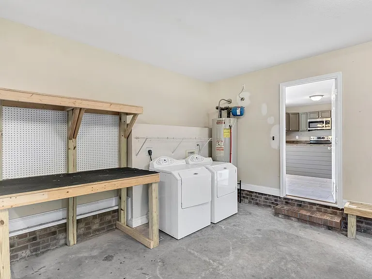 324 Beacon Ln — Photo 19