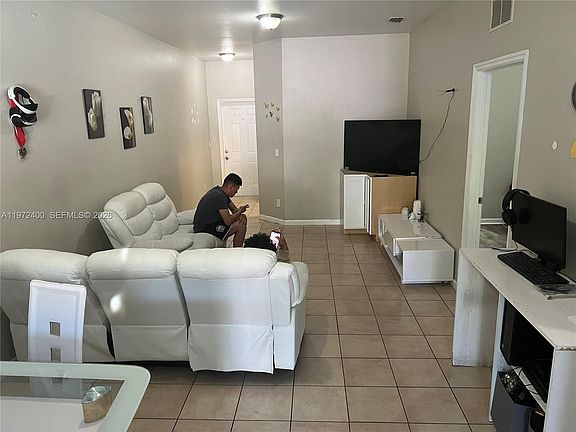 3rd image of 95 SW 15th Rd